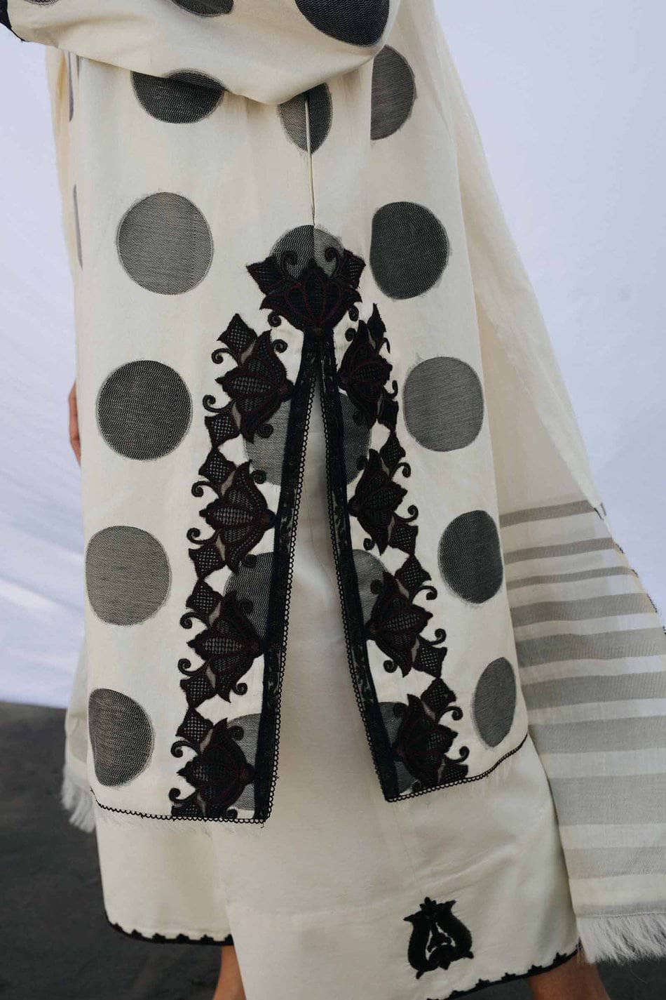 img_coco_by_zara_shahjahan_lawn_2021_awwal_boutoque