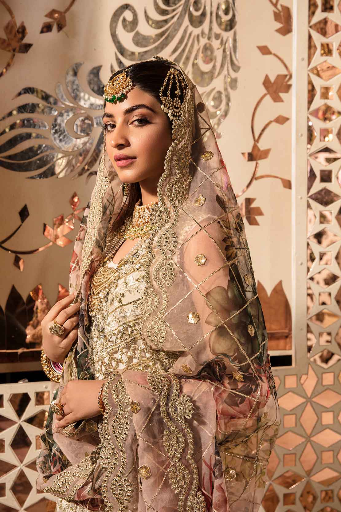 img_crimson_wedding_edition_awwal_boutique