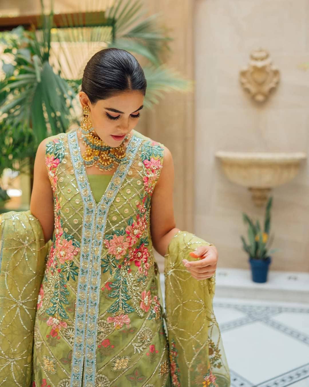 img_crimson_wedding_edition_awwal_boutique
