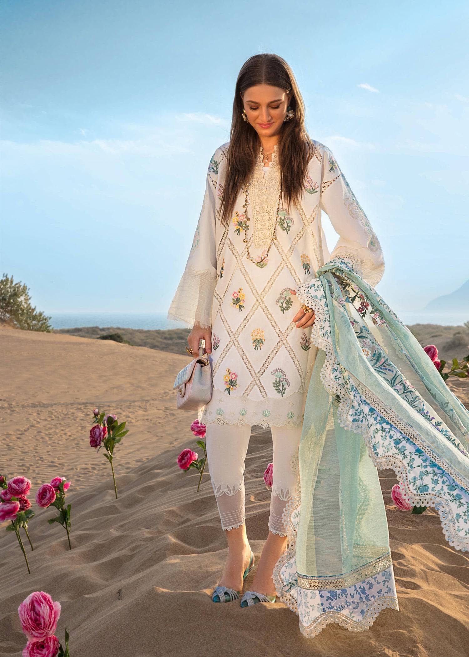 img_crimson_lawn_by_saira_shakira_awwal_boutique