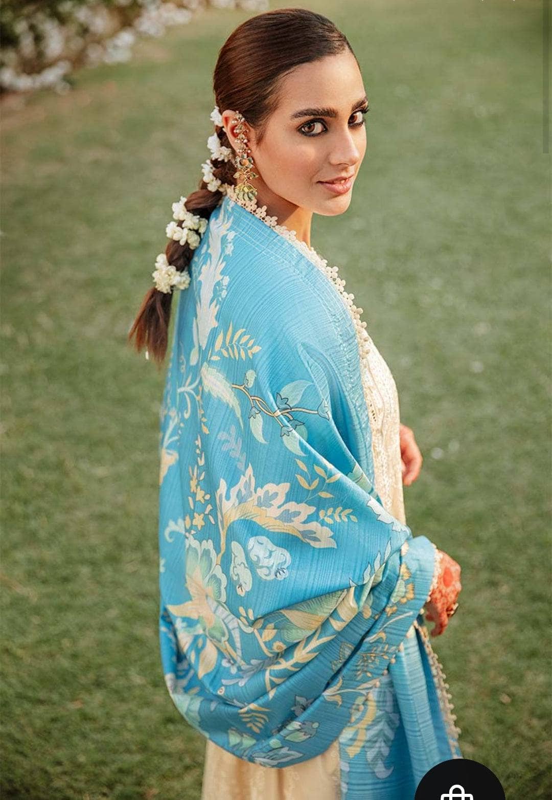 img_cross_stitch_eid_lawn_22_awwal_boutique