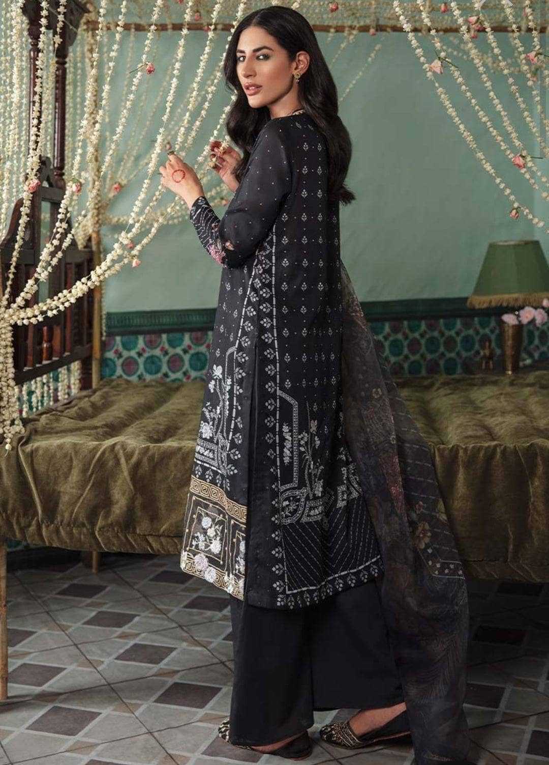img_cross_stitch_eid_lawn_22_awwal_boutique