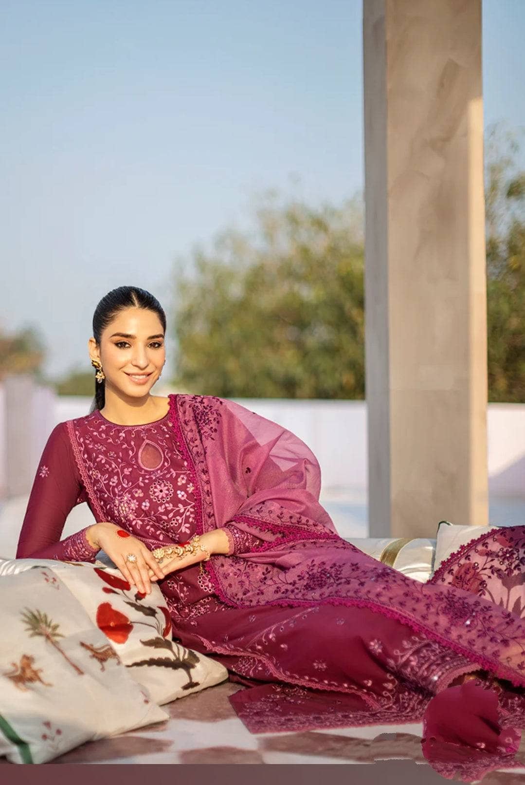 Img_cross_stitch_eid_lawn_23_awwal_boutique