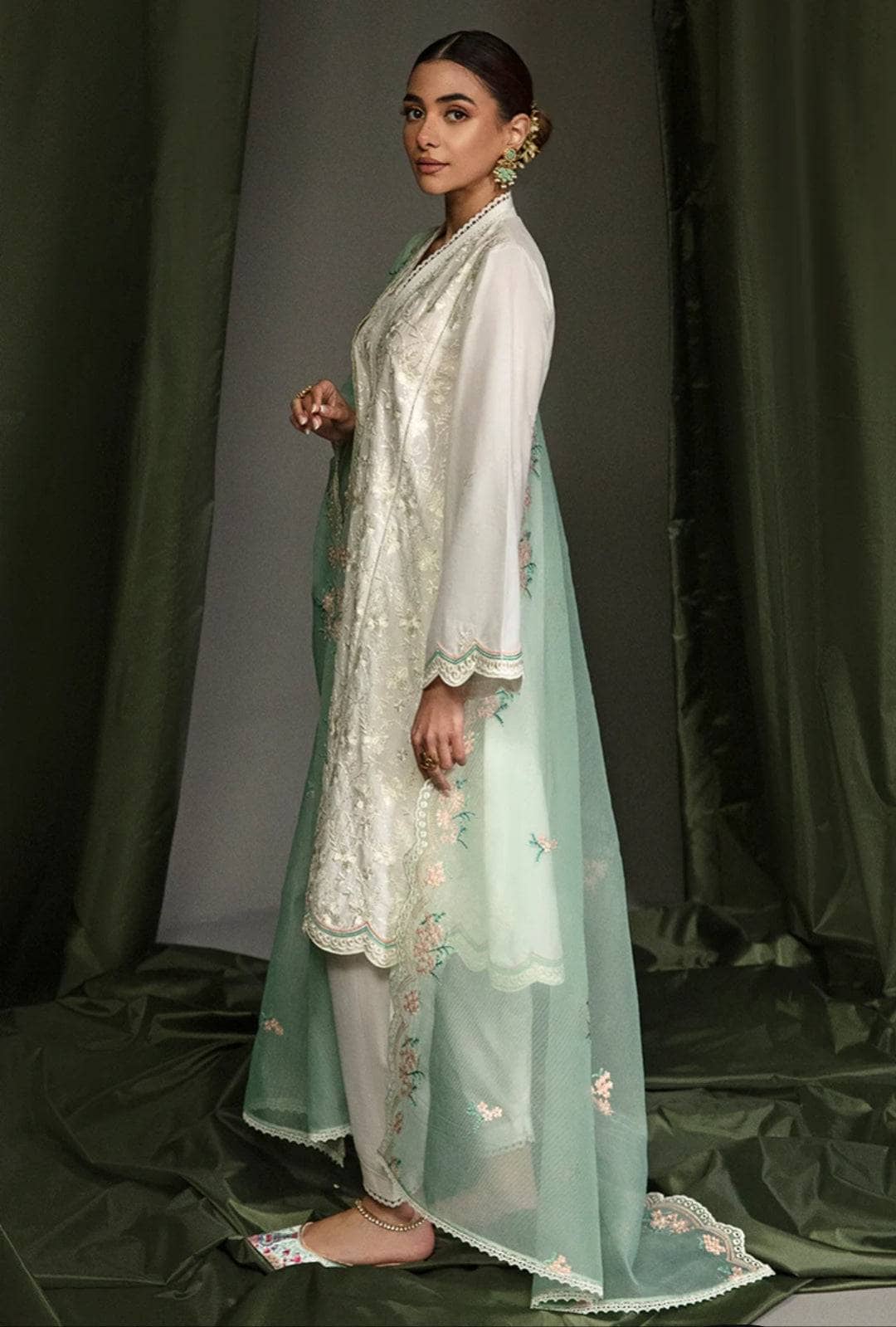 img_cross_stitch_mahiri_awwal_boutique