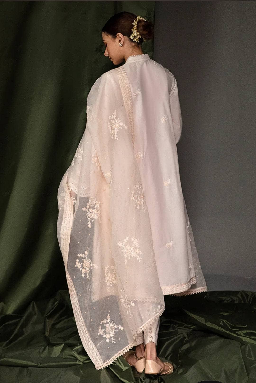 img_cross_stitch_mahiri_awwal_boutique