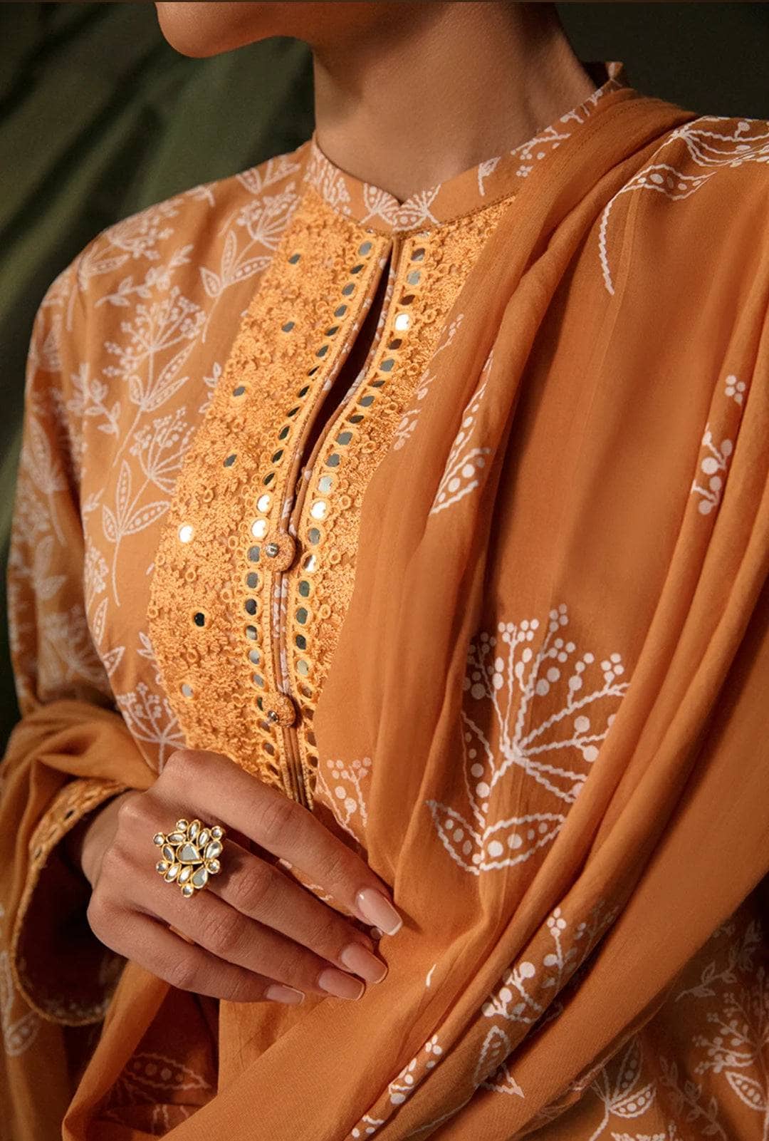 img_cross_stitch_mahiri_awwal_boutique