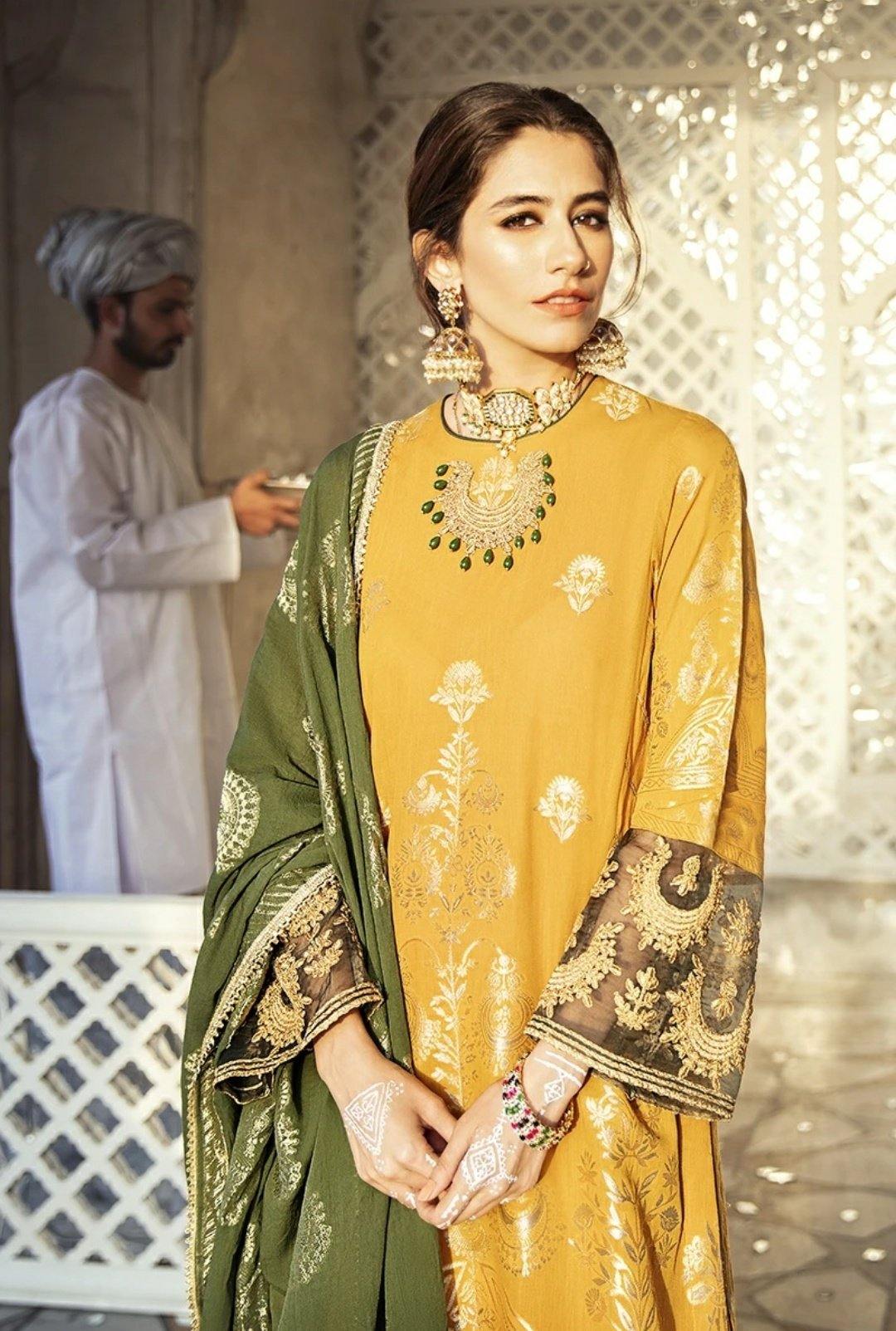 img_cross_stitch_lawn_collection_awwal_boutique