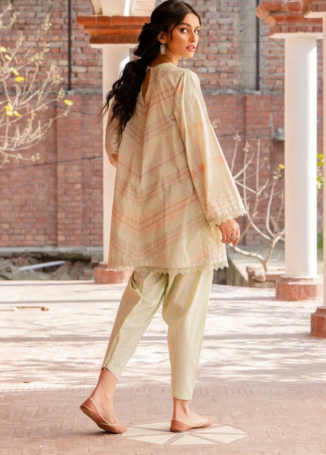 img_cross_stitch_lawn_2021_awwal_boutique