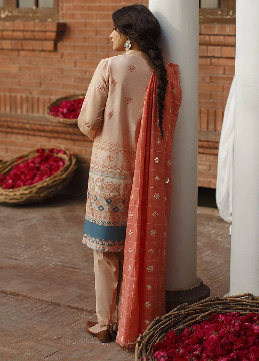 img_cross_stitch_lawn_2021_awwal_boutique