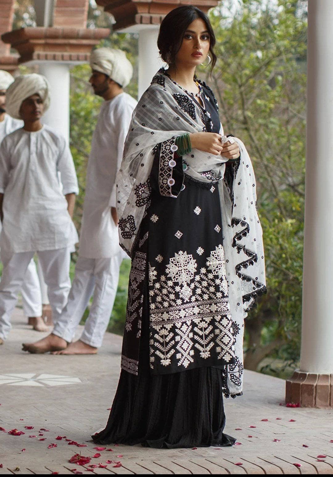 img_cross_stitch_lawn_2021_awwal_boutique