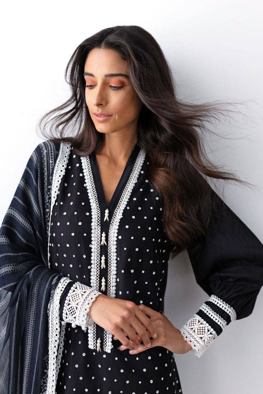 img_sobia_nazir_monochrome_lawn_2021_awwal_boutique