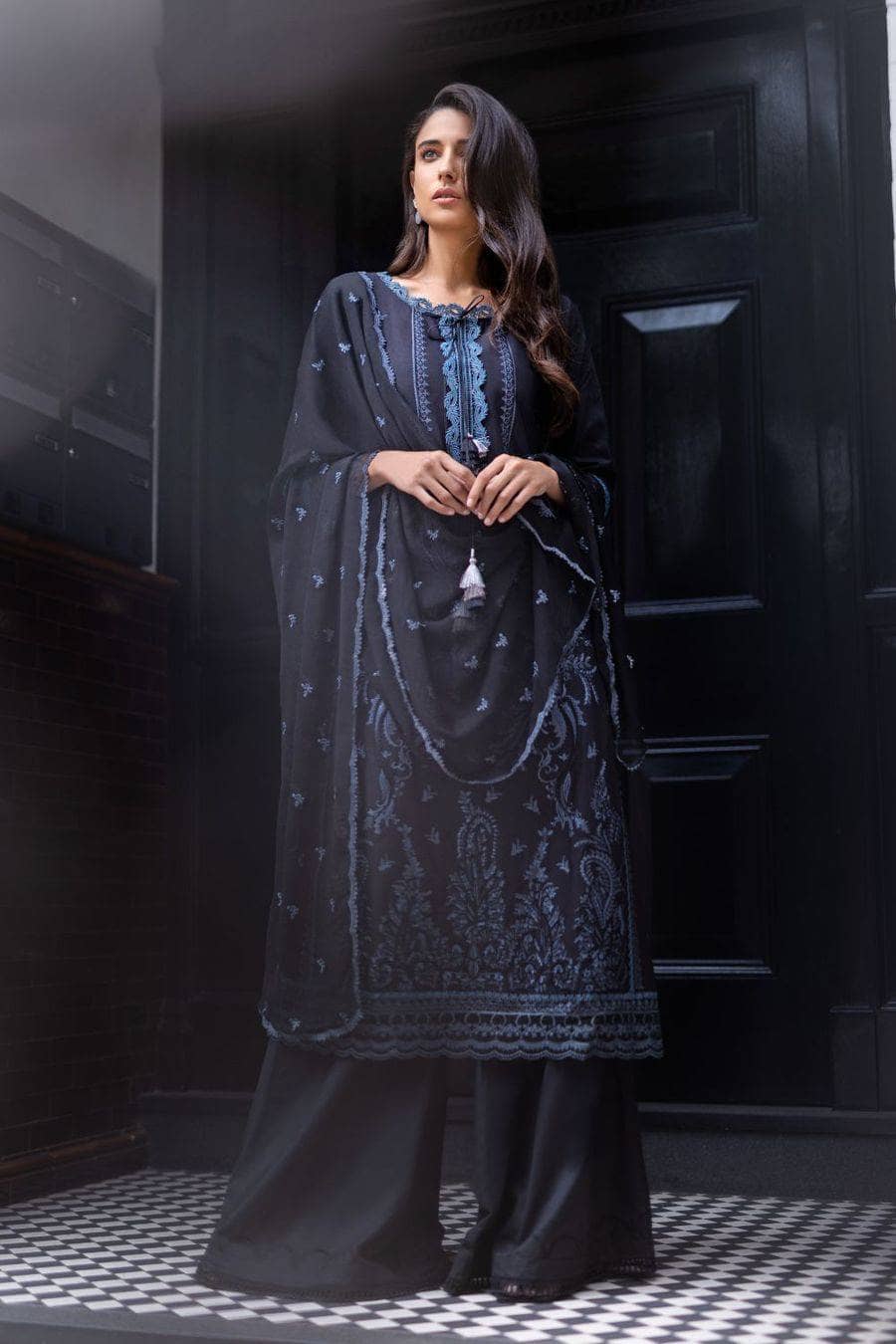img_sobia_nazir_monochrome_lawn_2021_awwal_boutique
