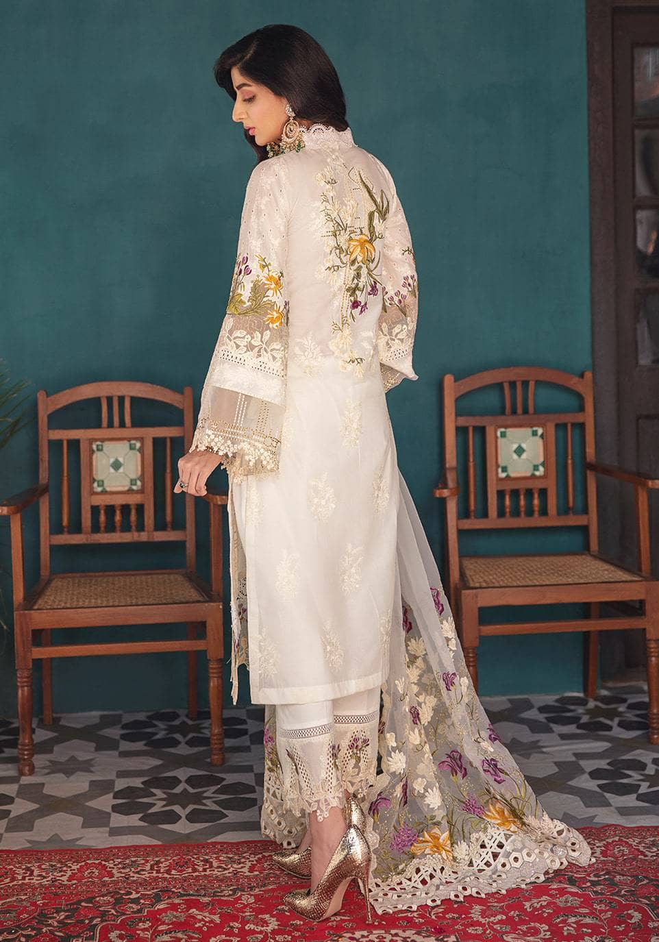 Img_elaf_chikankari_lawn_22_awwal_boutique