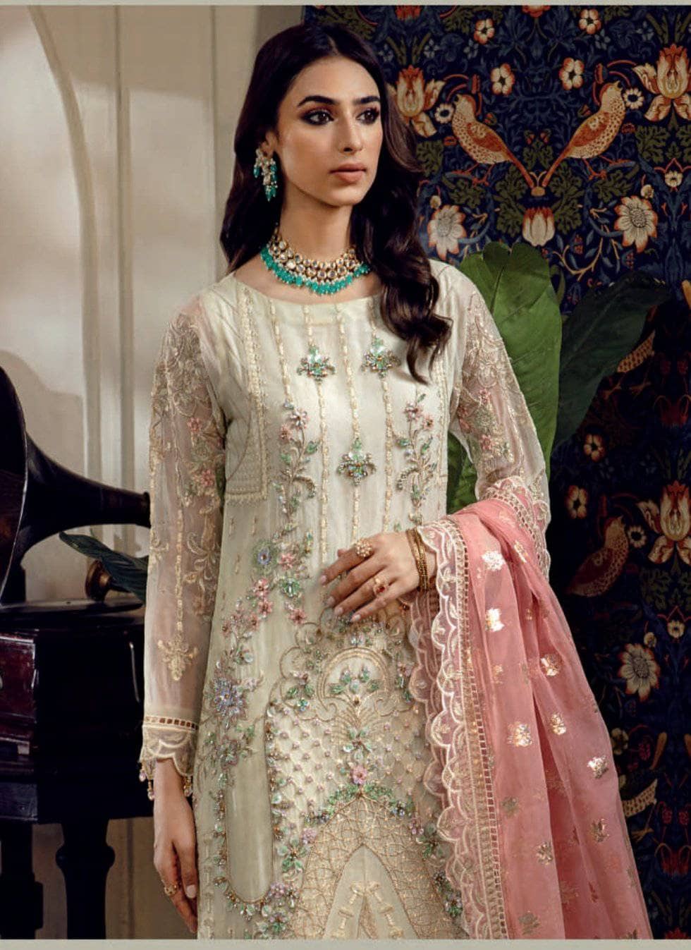 img_emaan_adeel_belle_robe_wedding_edition_awwal_boutique