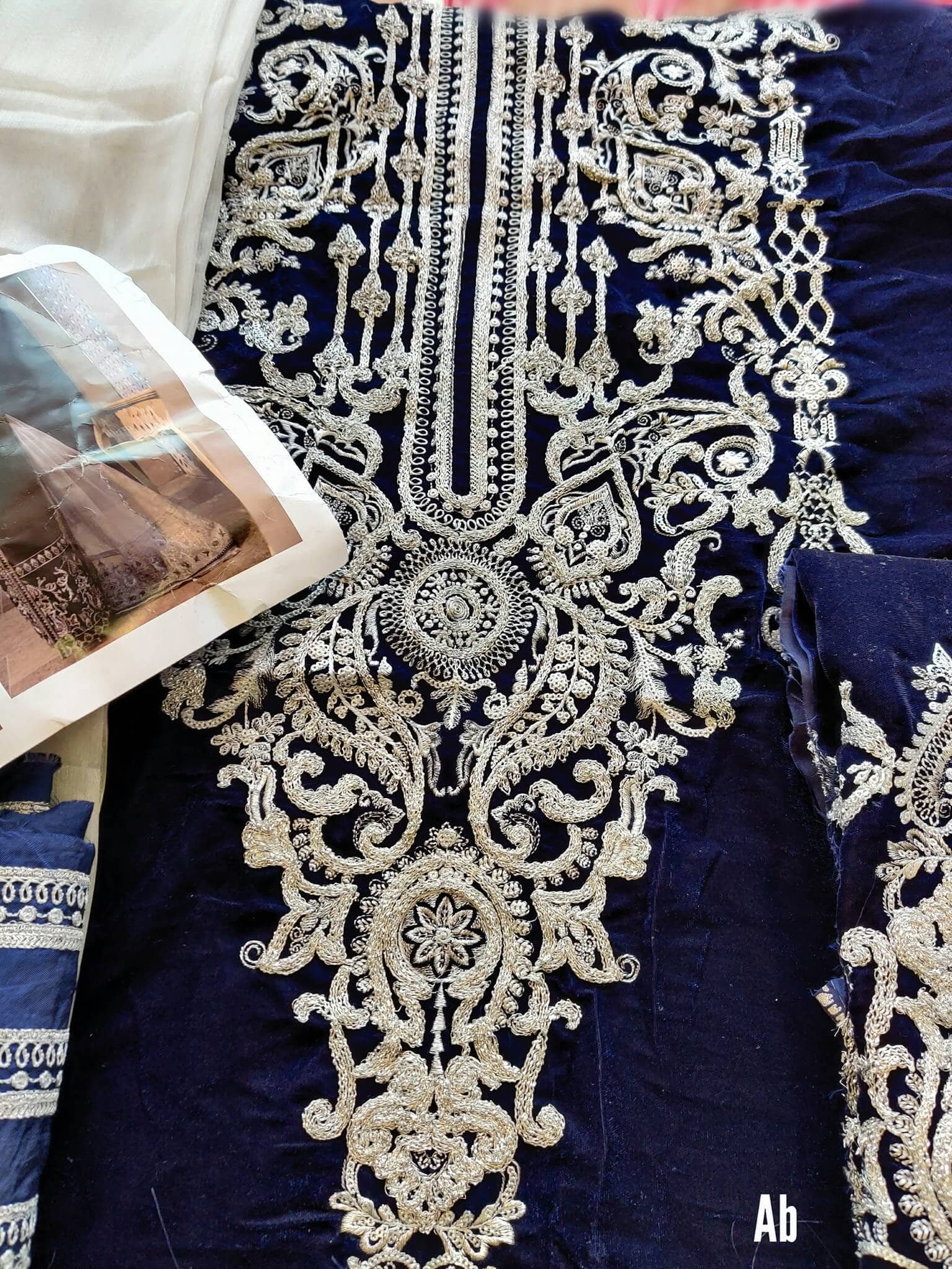 img_emaan_adeel_velvet_awwal_boutique