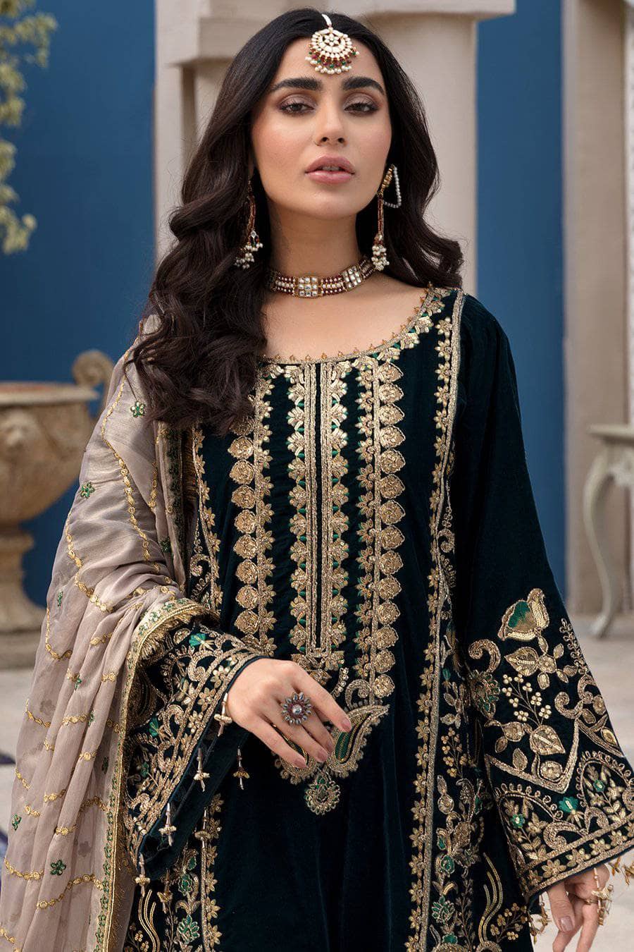 img_emaan_adeel_velvet_awwal_boutique