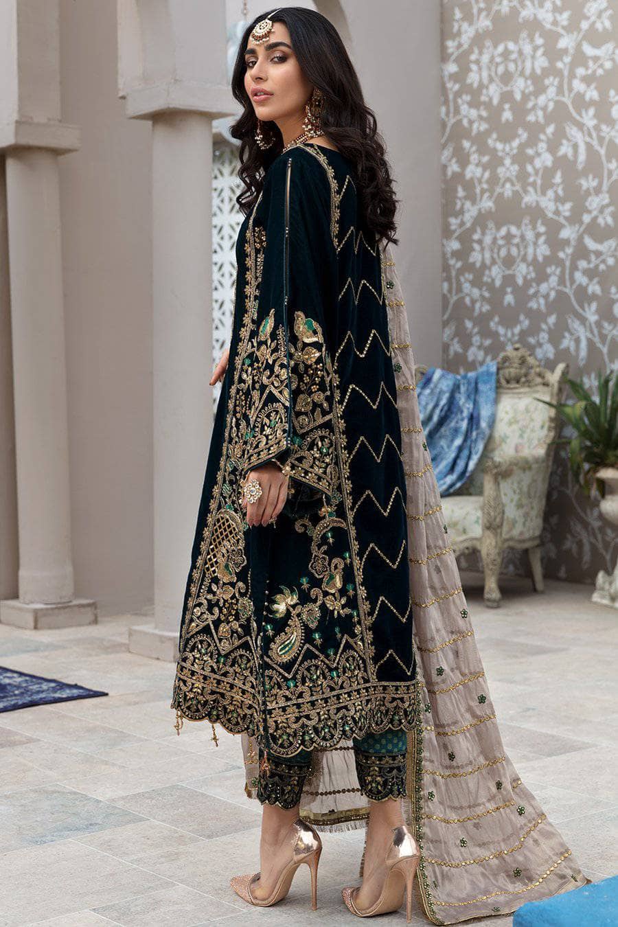 img_emaan_adeel_velvet_awwal_boutique