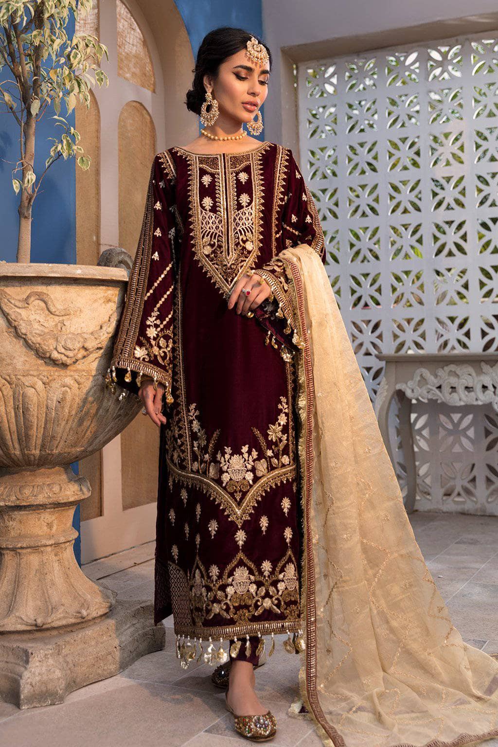 img_emaan_adeel_velvet_awwal_boutique