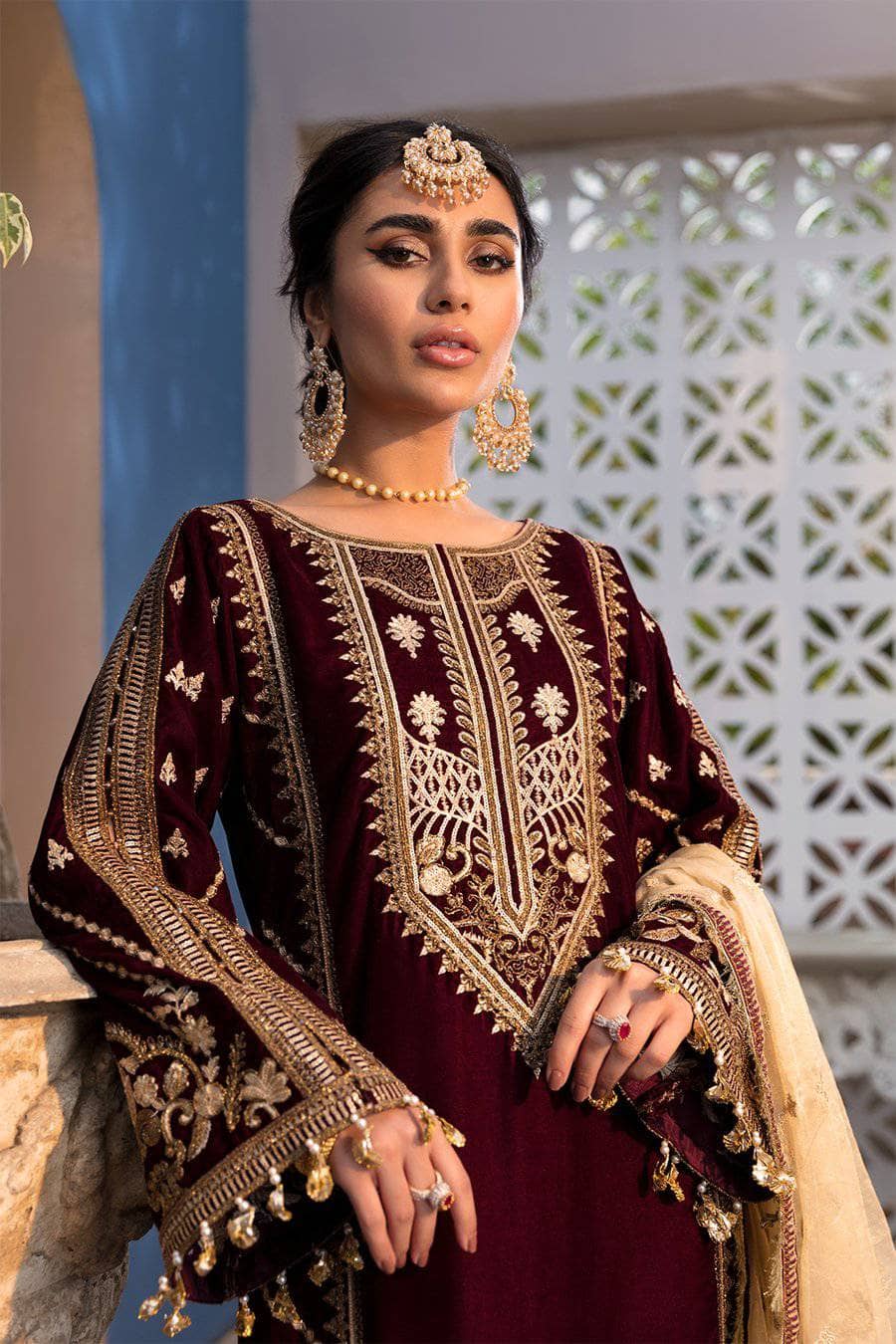 img_emaan_adeel_velvet_awwal_boutique