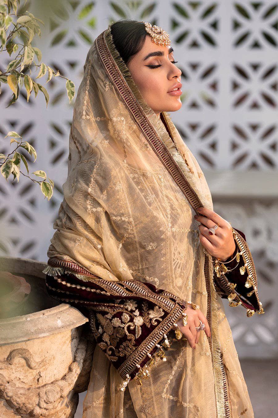 img_emaan_adeel_velvet_awwal_boutique