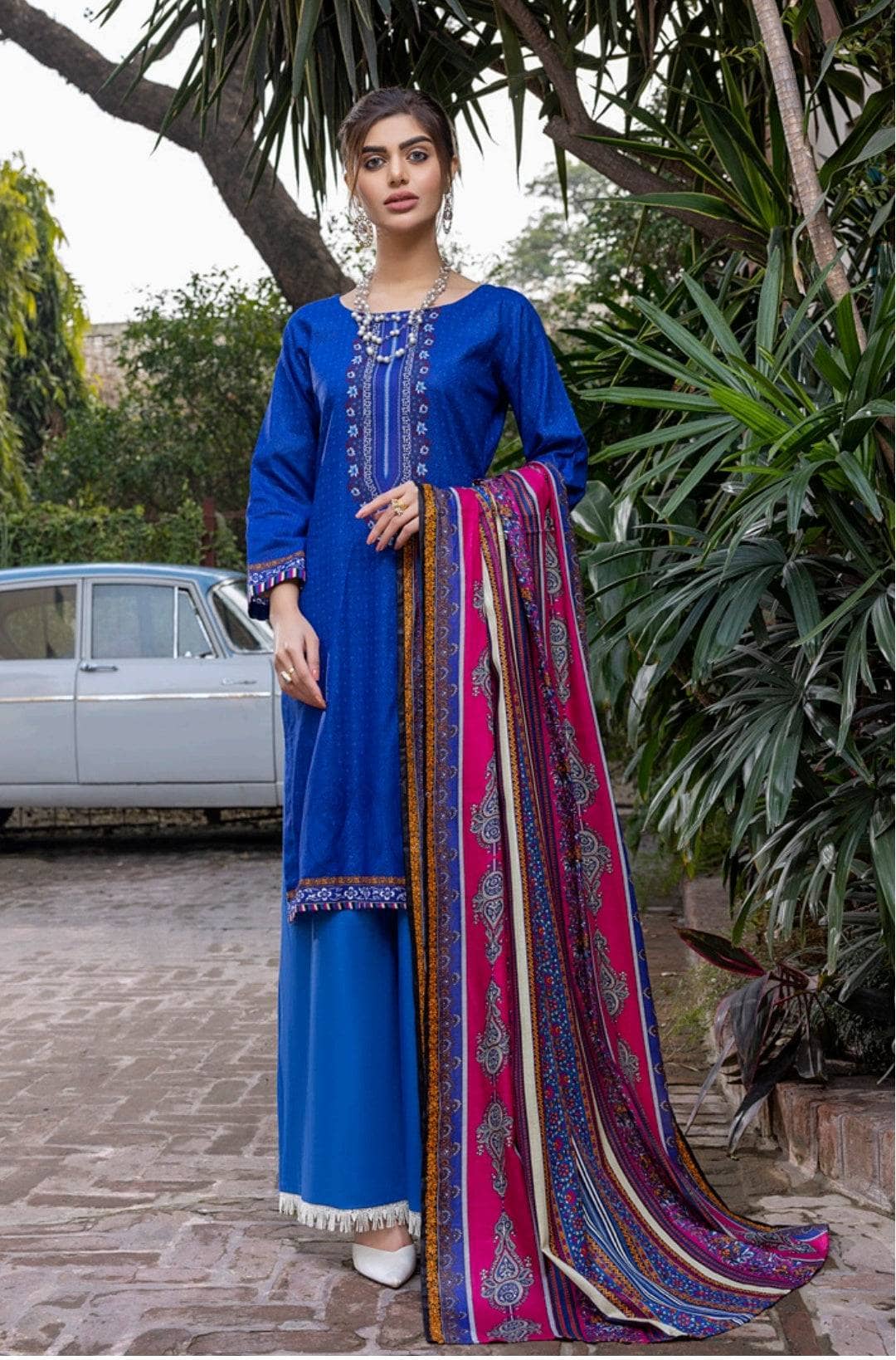 img_erum_misha_printed_lawn_by_z_s_textiles_awwal_boutique