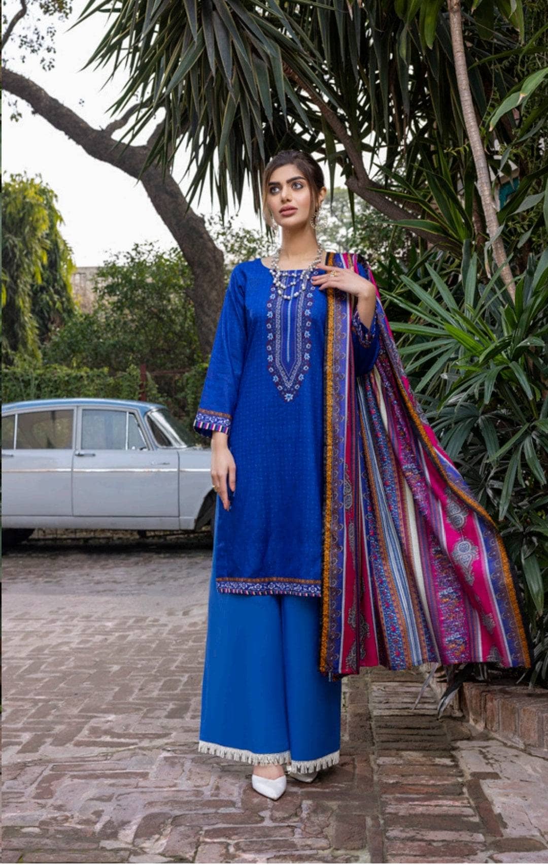 img_erum_misha_printed_lawn_by_z_s_textiles_awwal_boutique