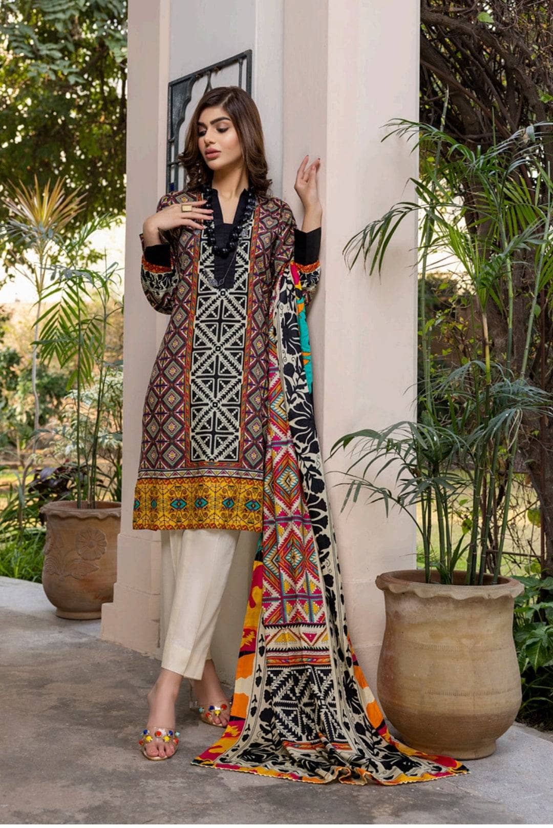 img_erum_misha_printed_lawn_by_z_s_textiles_awwal_boutique