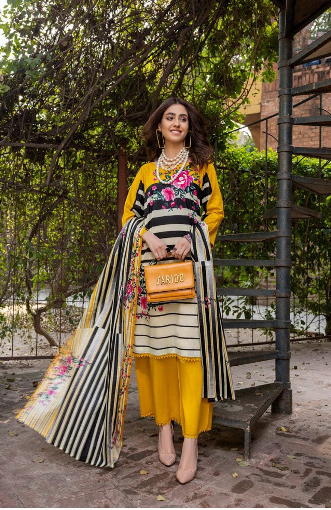 img_erum_misha_printed_lawn_by_z_s_textiles_awwal_boutique