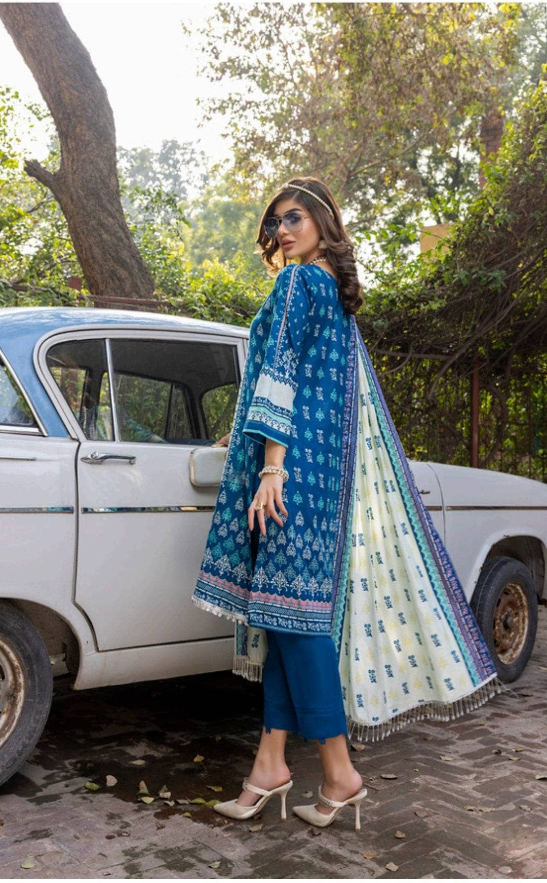 img_erum_misha_printed_lawn_by_z_s_textiles_awwal_boutique