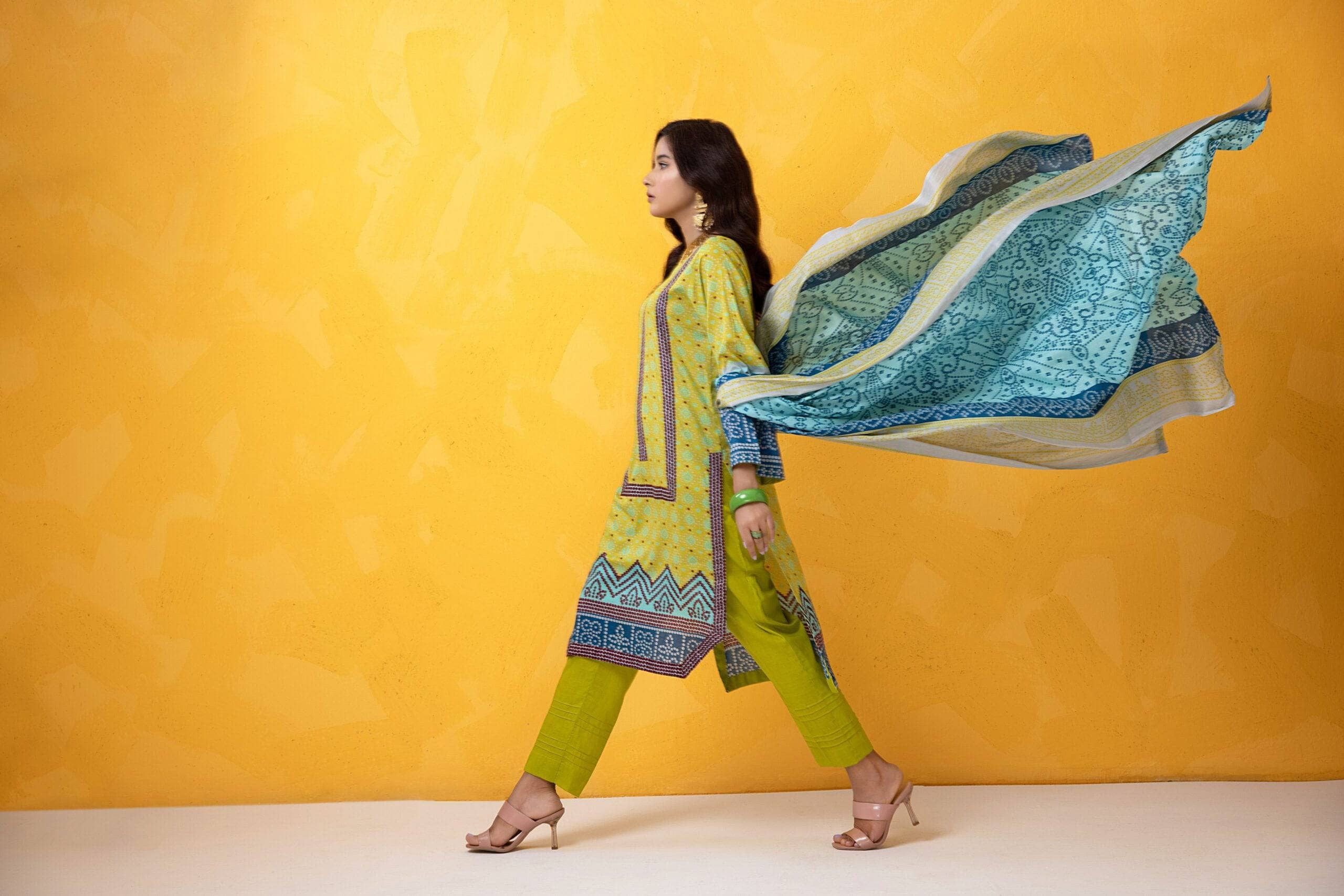 img_erum_misha_lawn_22_awwal_boutique