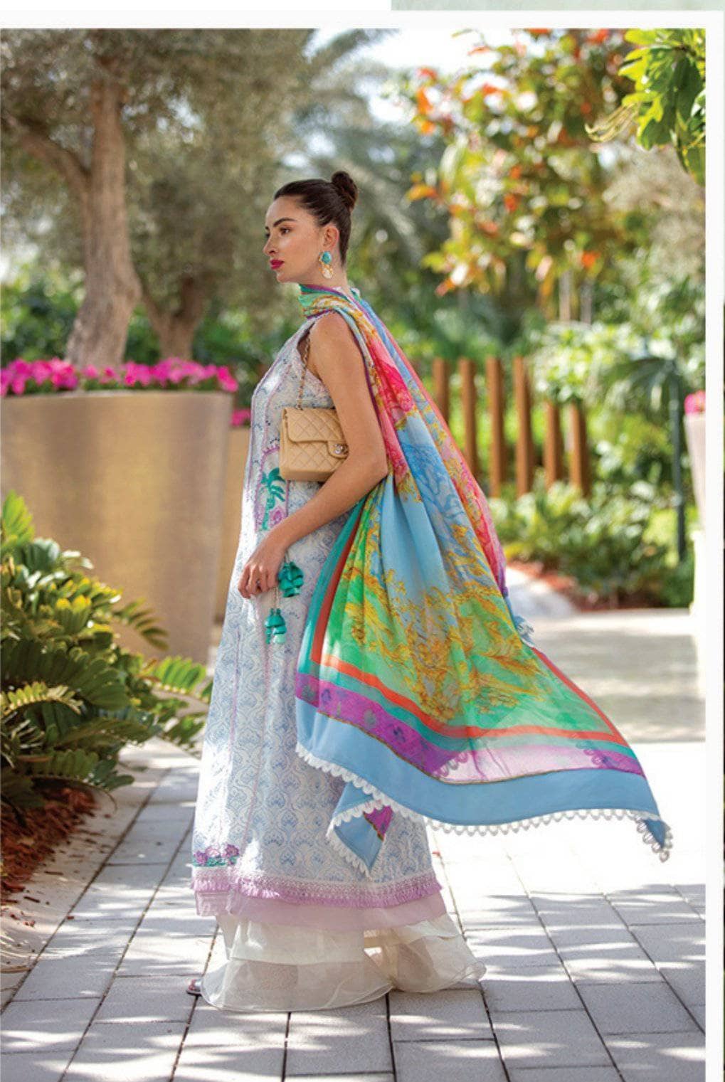 img_farah_talib_aziz_lawn_2021_awwal_boutique