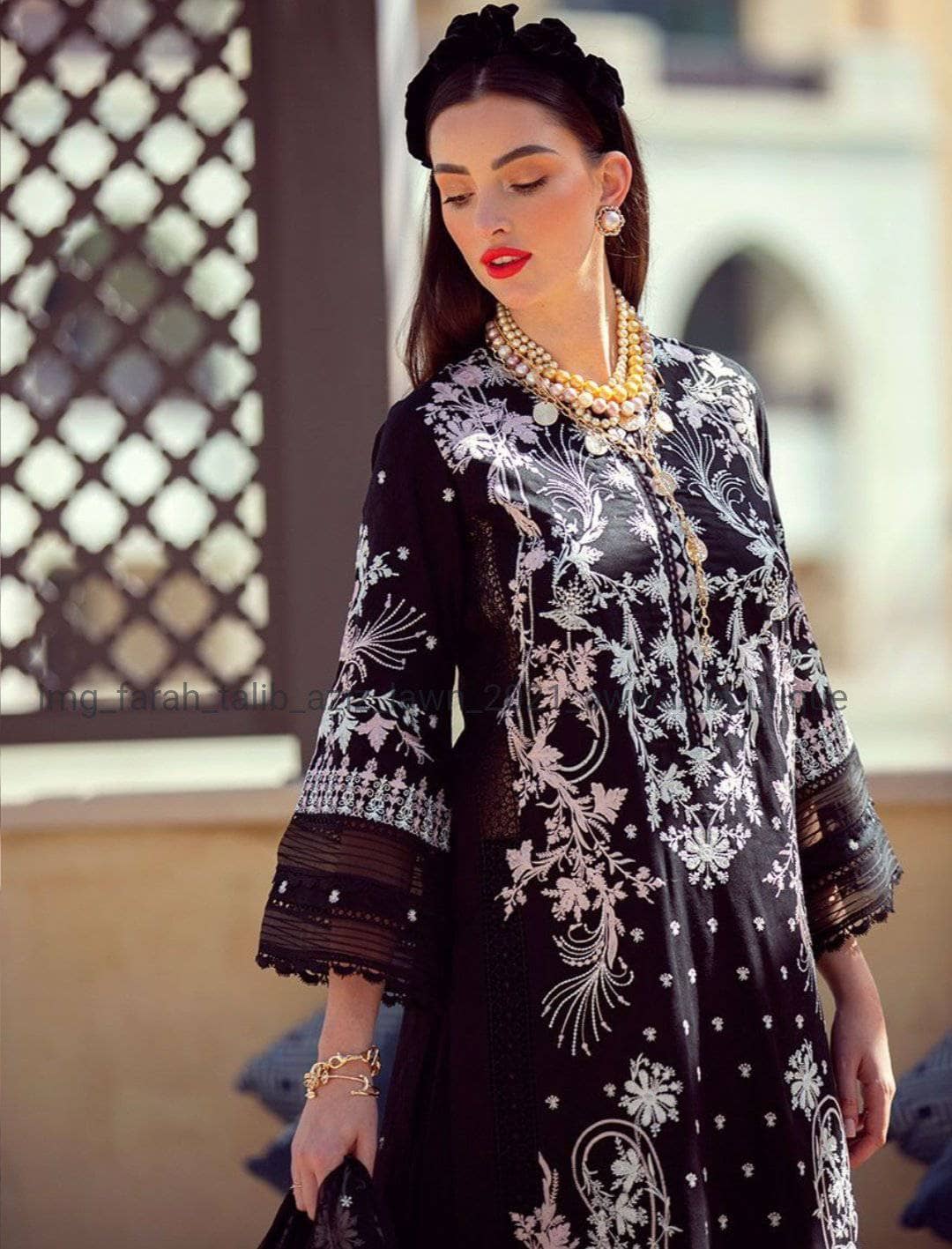 img_farah_talib_aziz_lawn_2021_awwal_boutique