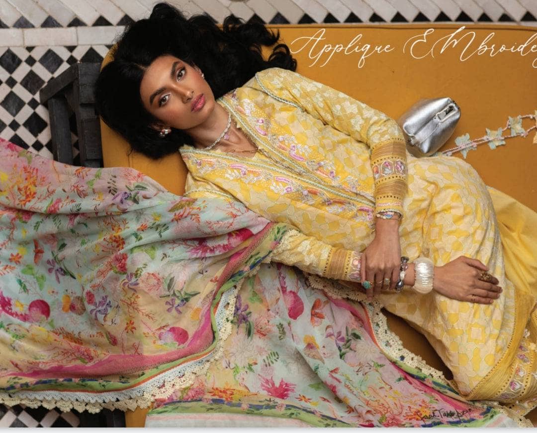 img_farah_talib_aziz_lawn_23_awwal_boutique
