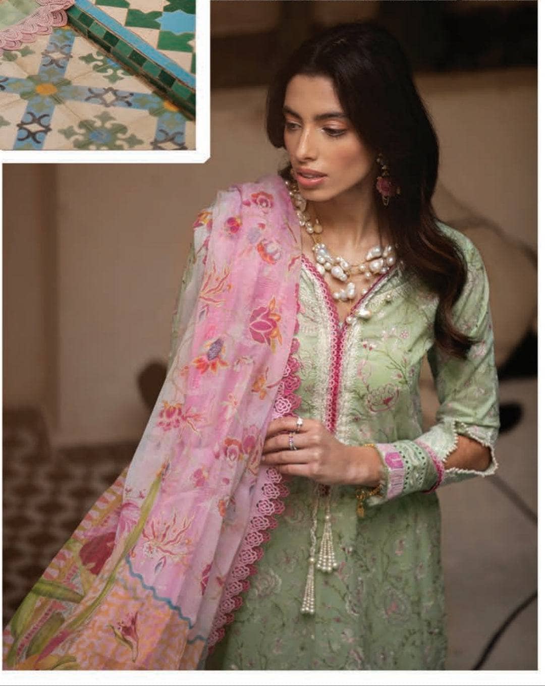 img_farah_talib_aziz_lawn_23_awwal_boutique