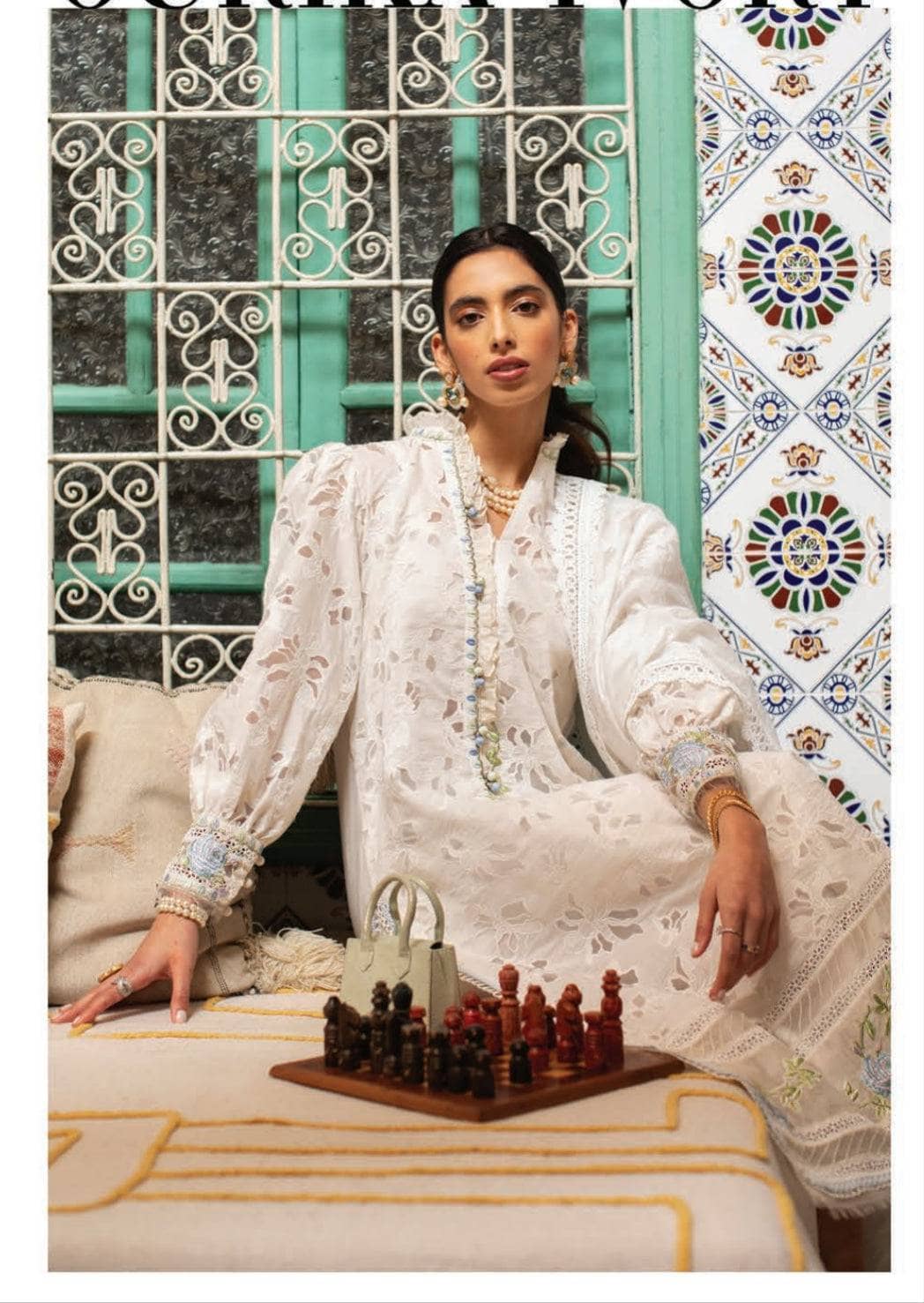 img_farah_talib_aziz_lawn_23_awwal_boutique