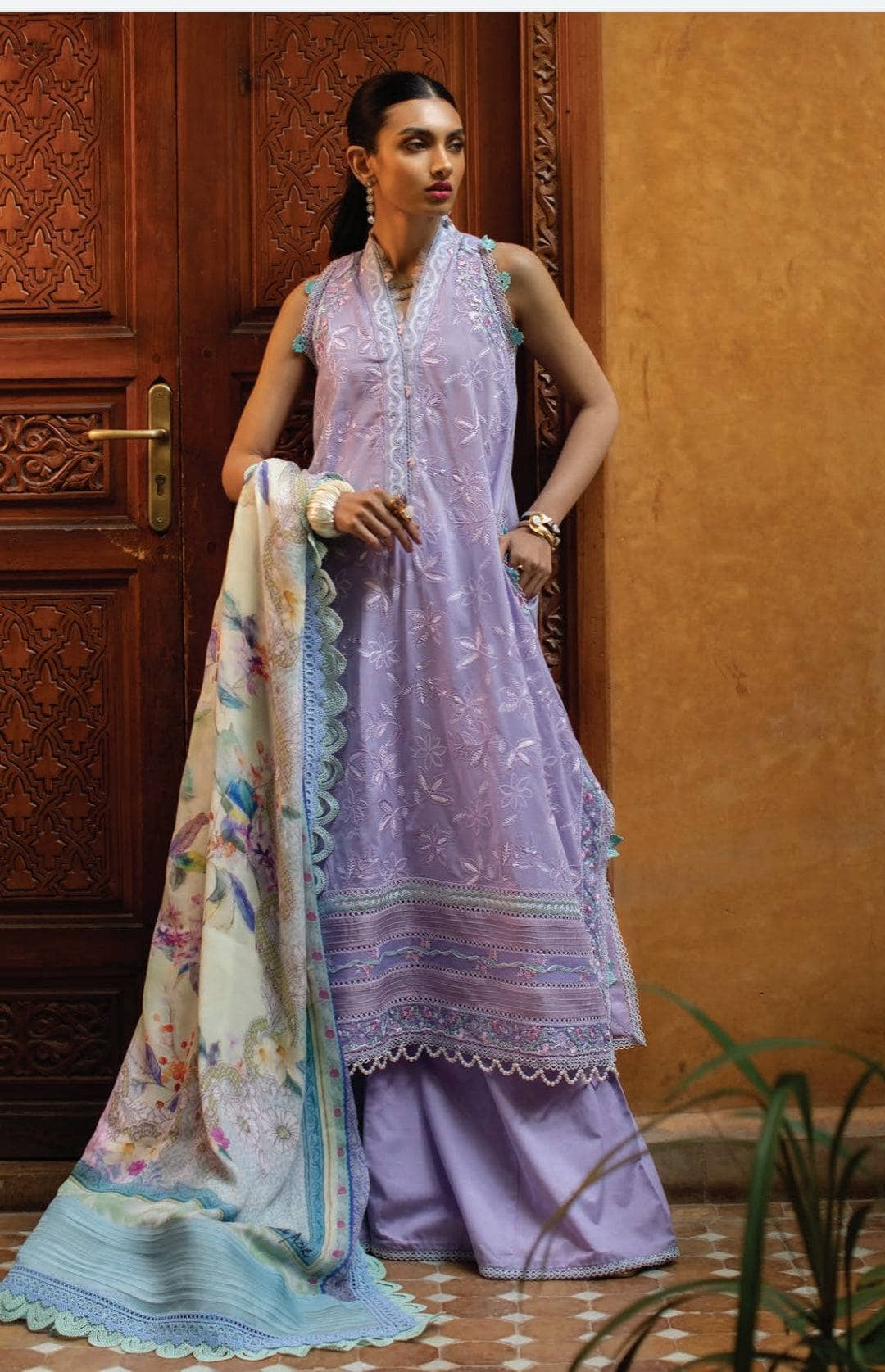 img_farah_talib_aziz_lawn_23_awwal_boutique