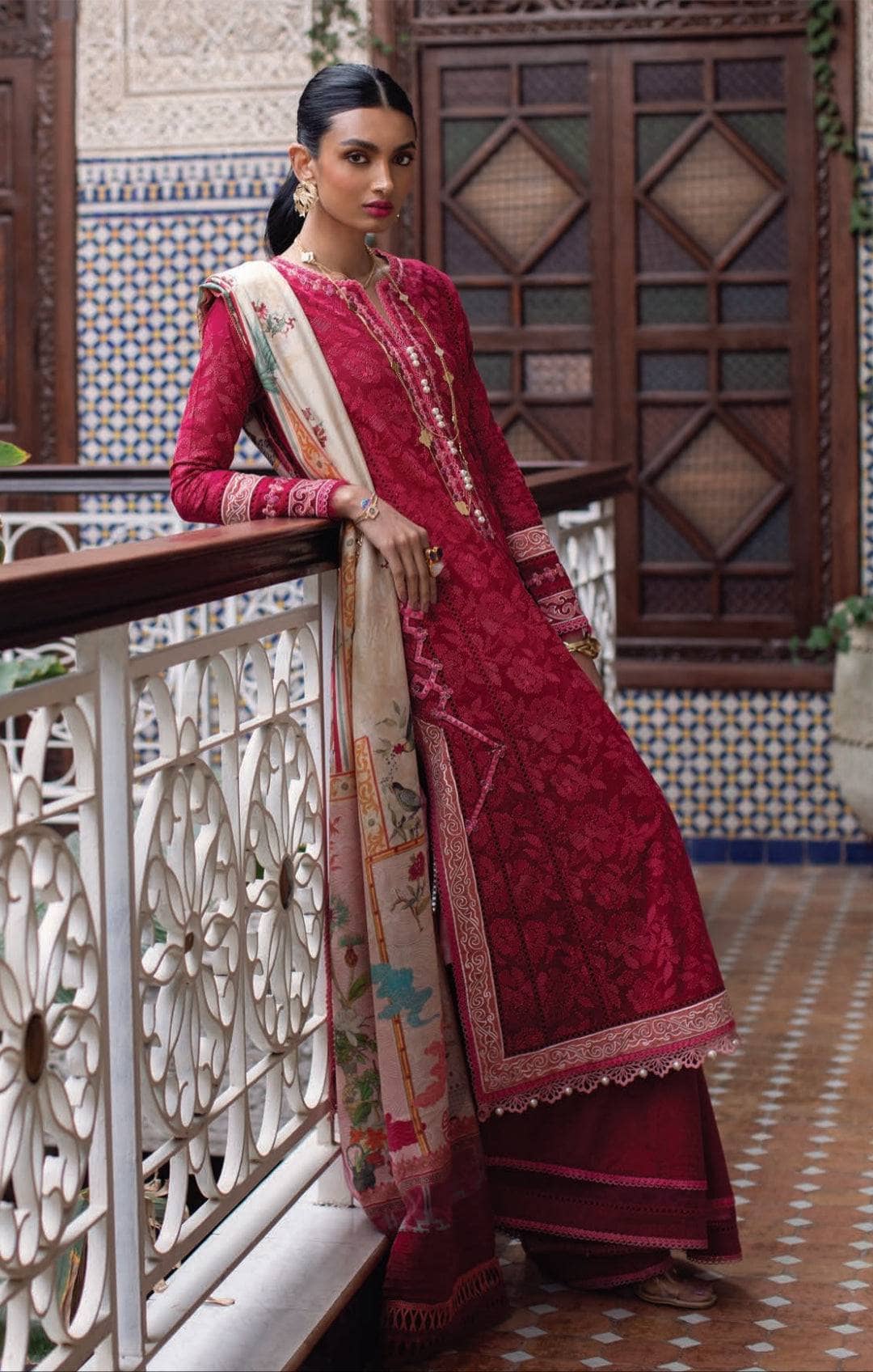 img_farah_talib_aziz_lawn_23_awwal_boutique