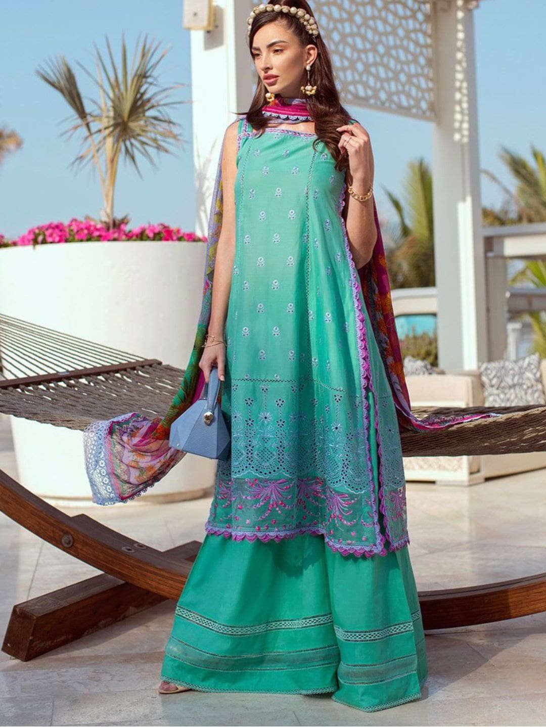 img_farah_talib_aziz_lawn_2021_awwal_boutique