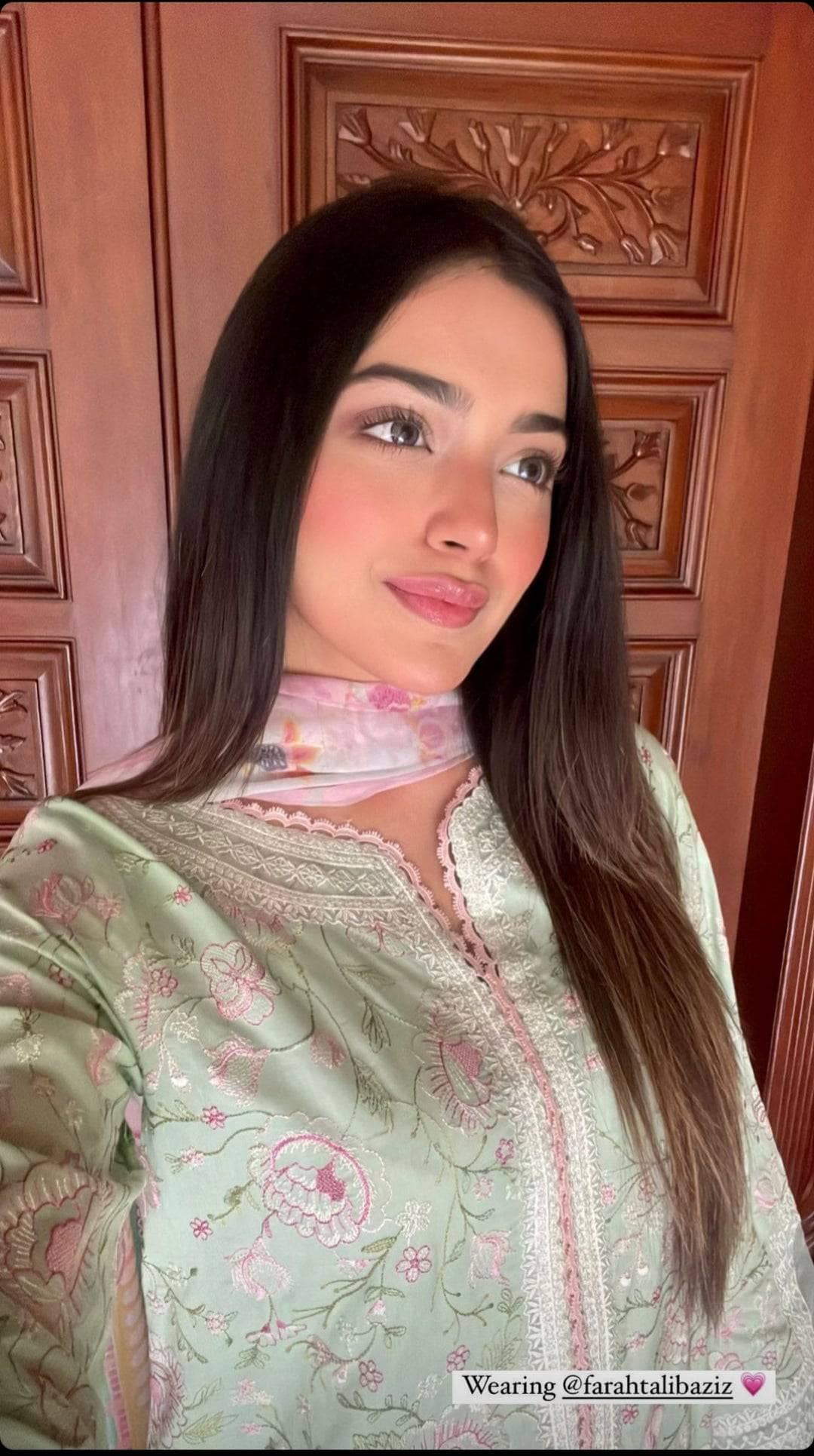 img_farah_talib_aziz_lawn_23_awwal_boutique