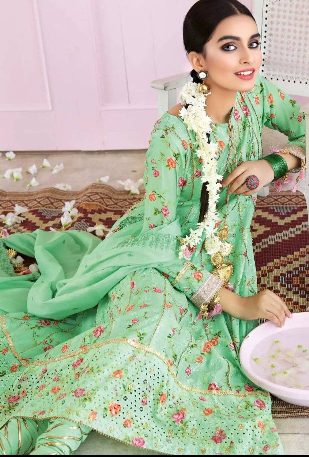 img_gul_ahmed_luxury_collection_2021_awwal_boutique