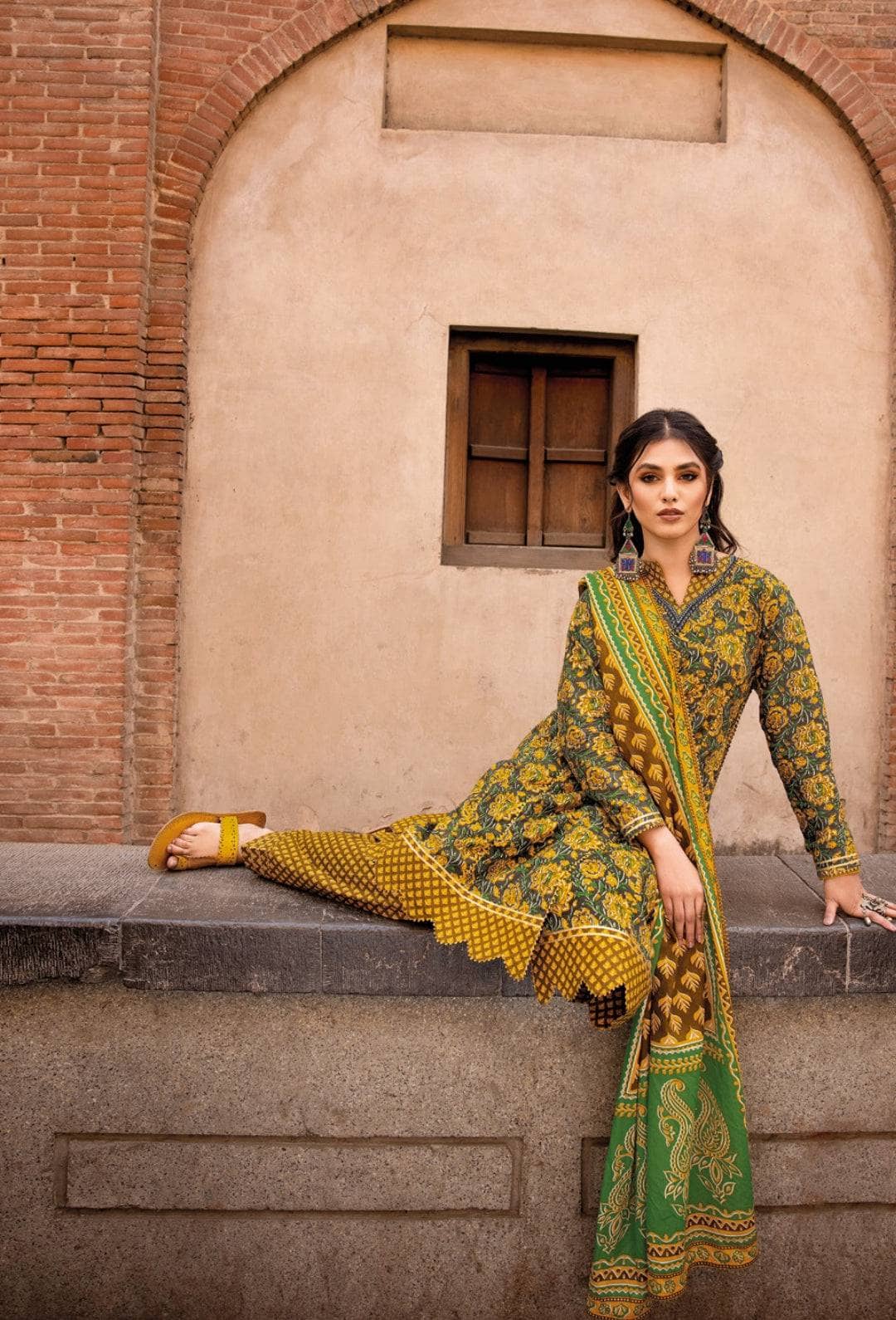 img_gul_ahmed_vintage_awwal_boutique