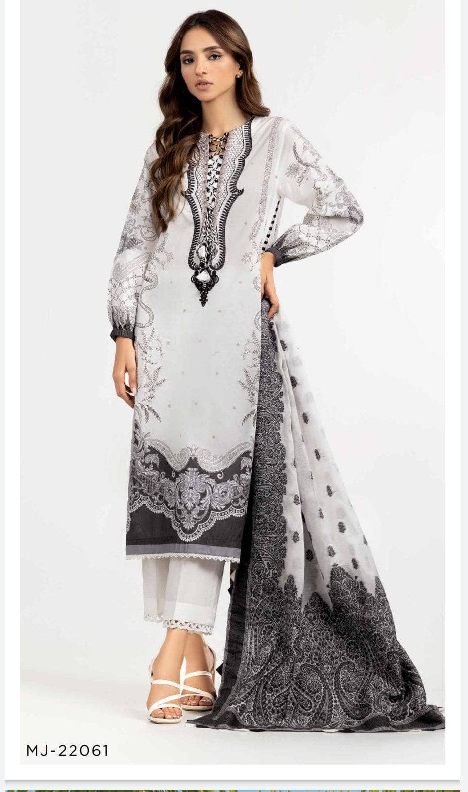 img_ambrosia_black_and_white_lawn_22_awwal_boutique