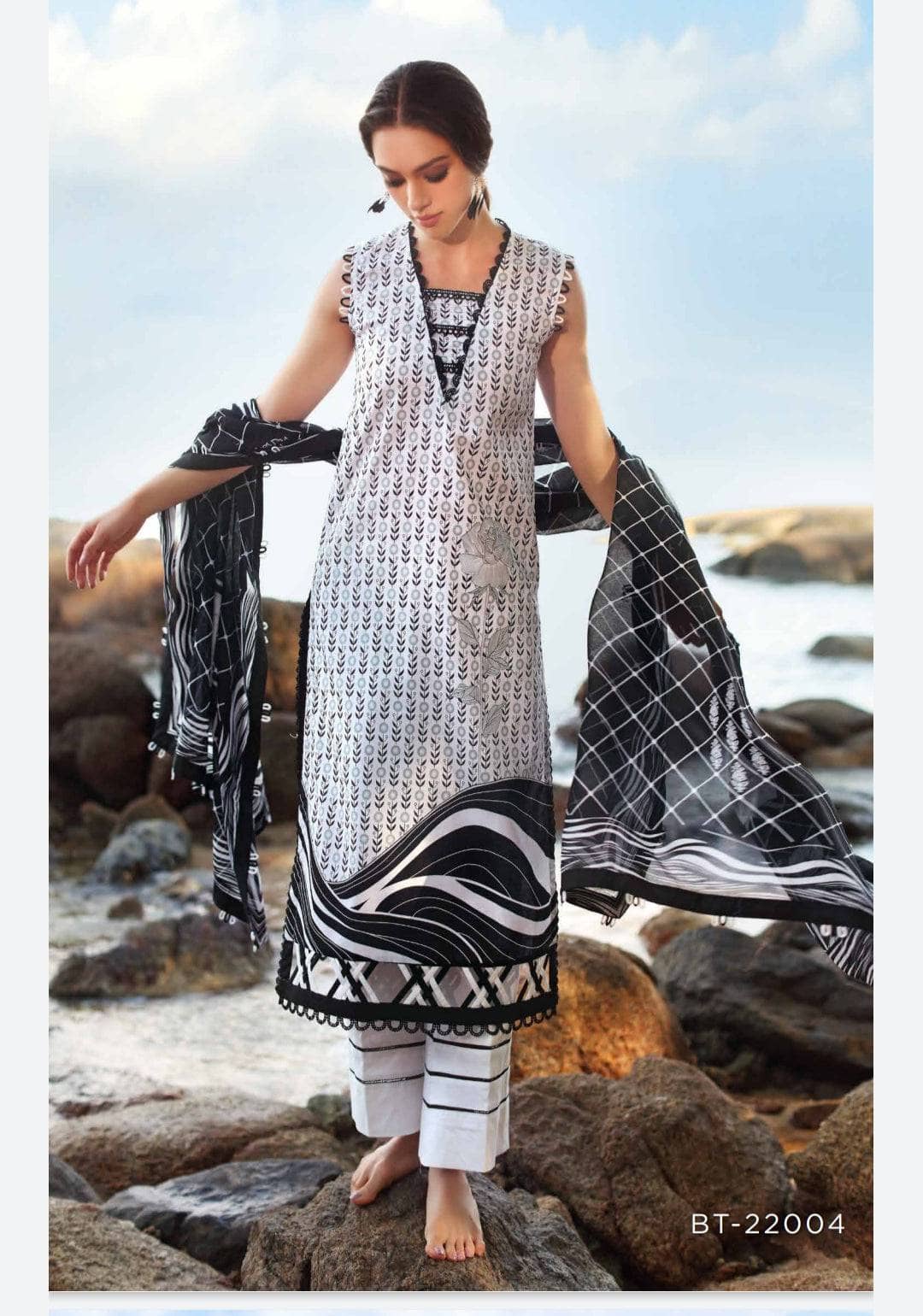 img_ambrosia_black_and_white_lawn_22_awwal_boutique