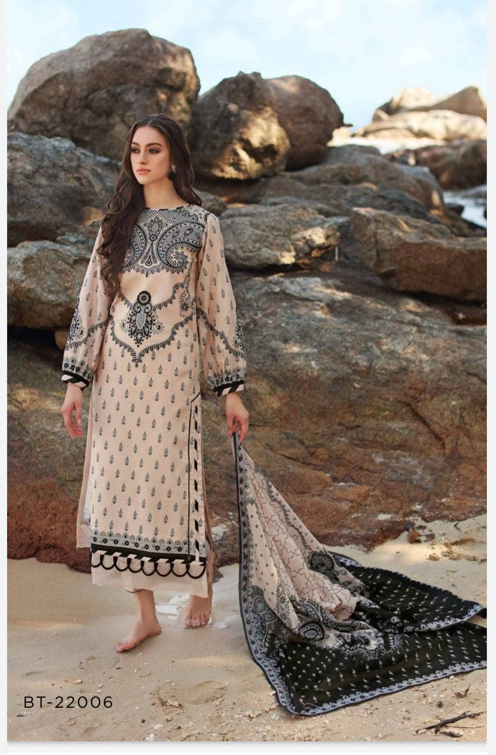 img_ambrosia_black_and_white_lawn_22_awwal_boutique
