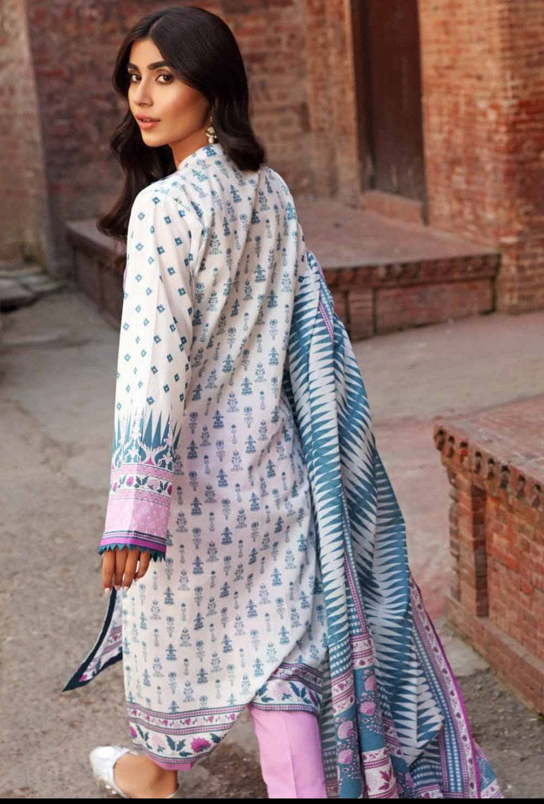 img_gul_ahmed_organic_lawn_2021_awwal_boutique