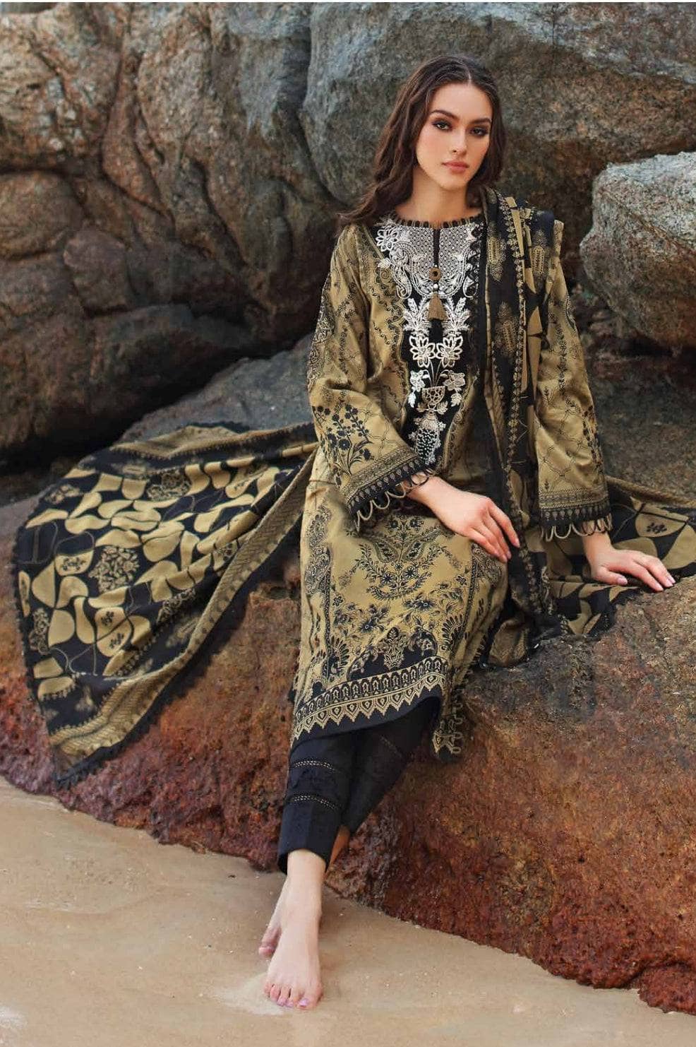 img_ambrosia_black_and_white_lawn_22_awwal_boutique