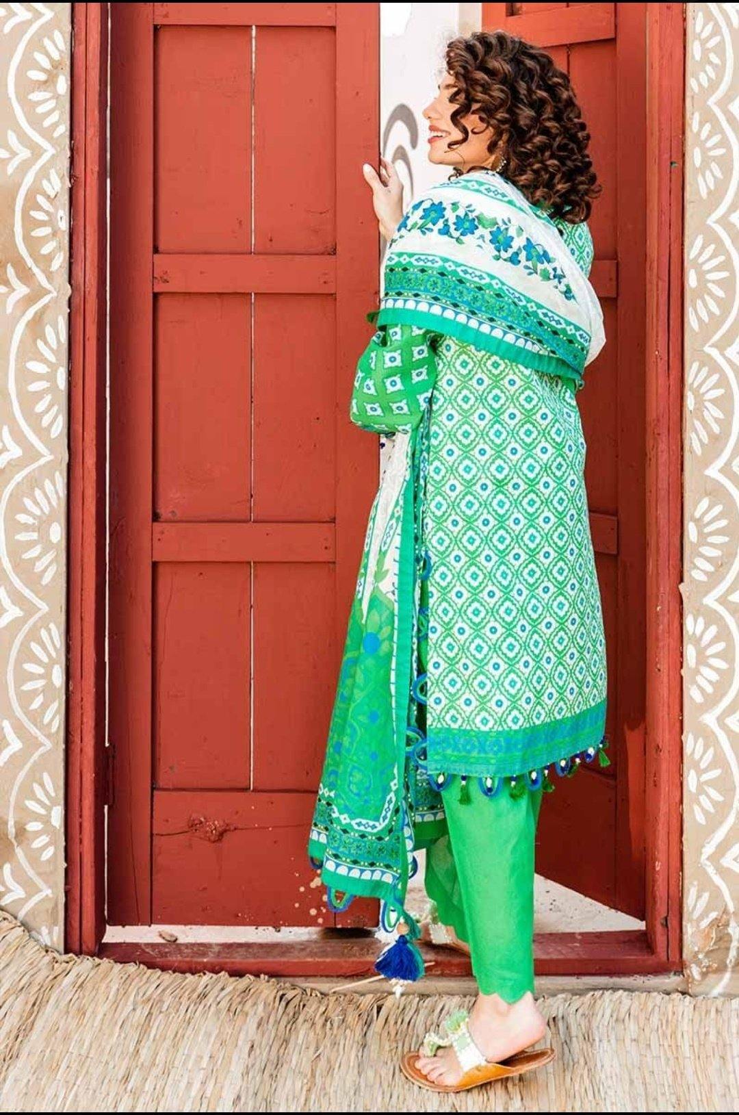 img_gul_ahmed_halla_pottery_lawn_collection_awwal_boutique