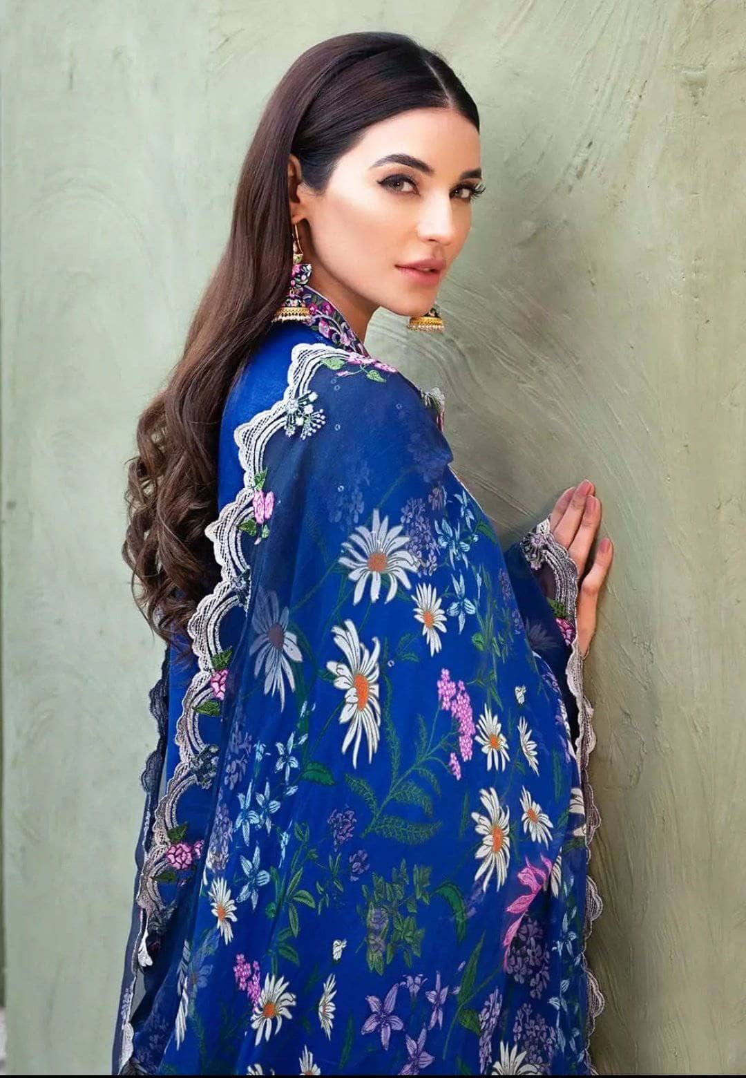 img_gul_ahmed_luxury_collection_2021_awwal_boutique