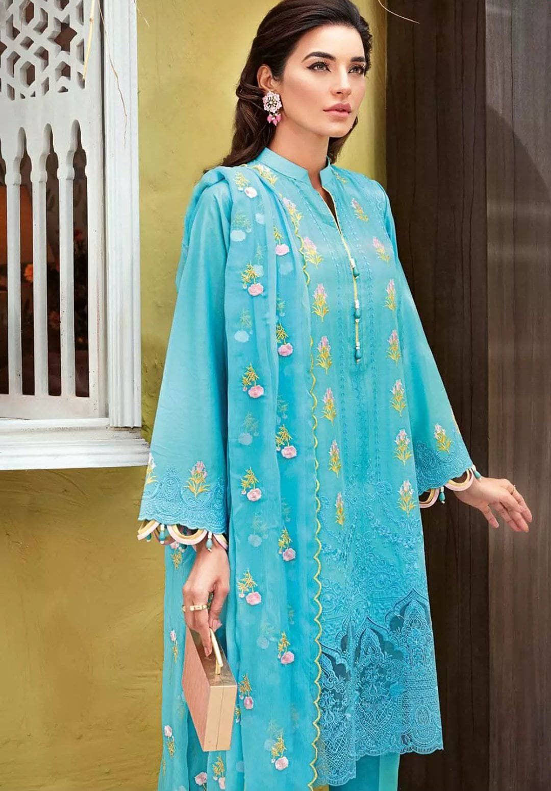 img_gul_ahmed_luxury_collection_2021_awwal_boutique