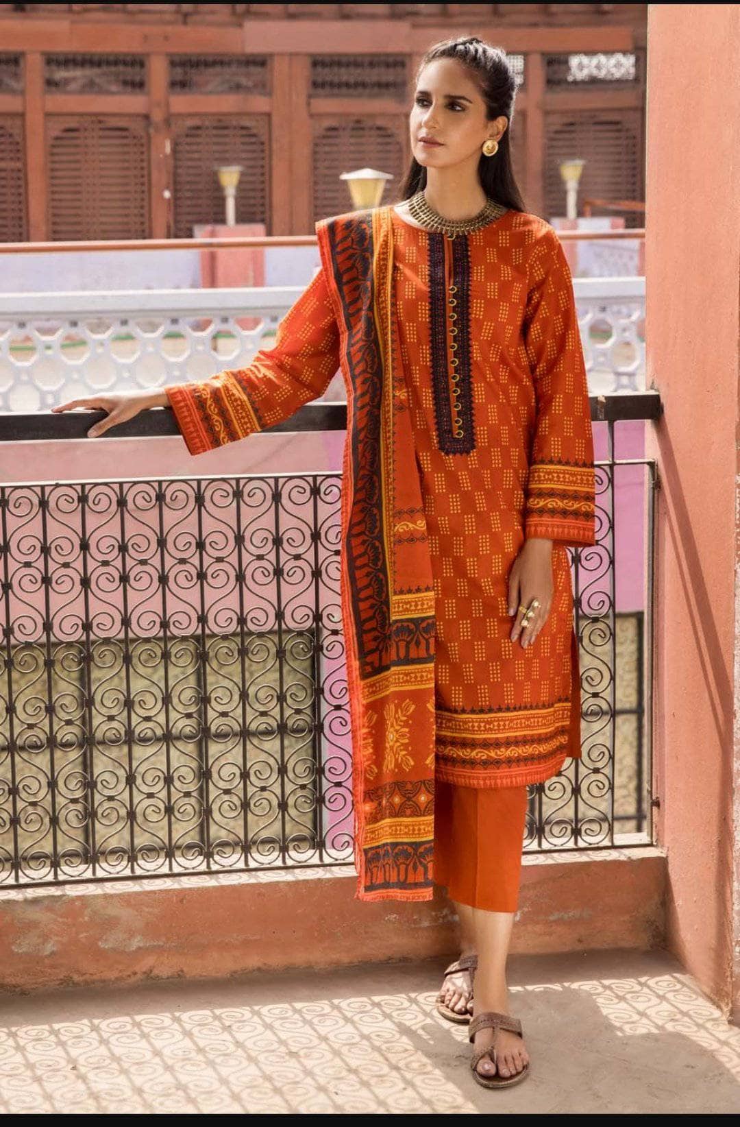 img_gul_ahmed_summer_premium_lawn_collection_awwal_boutique